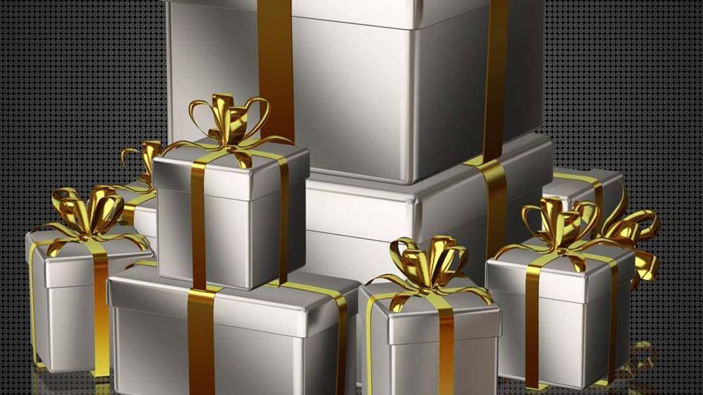 Kotak kado berwarna emas dan perak untuk merayakan kesempatan